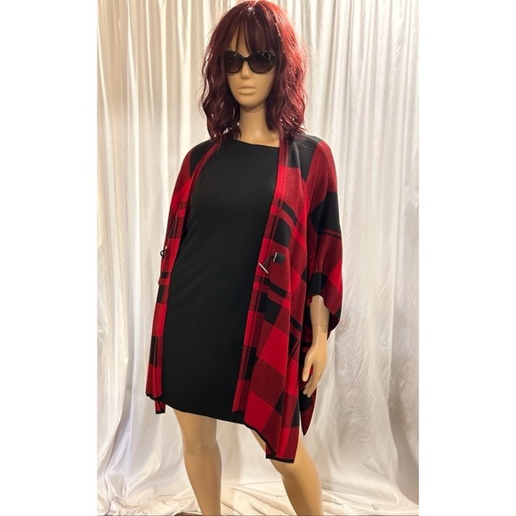 New Tommy Hilfiger Buffalo Plaid Cape NWOT - Picture 2 of 5